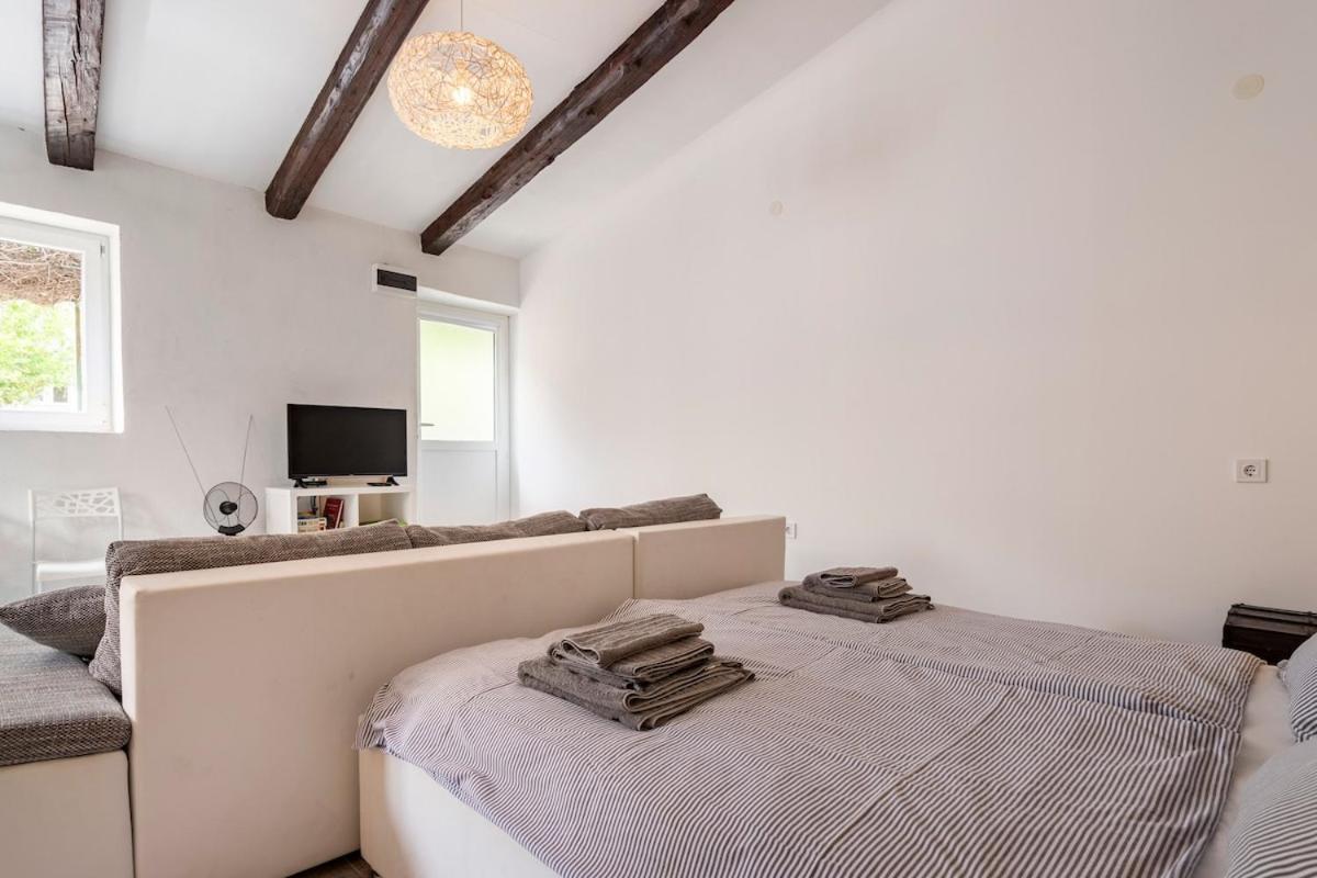 Apartments Martinis Vis Kültér fotó